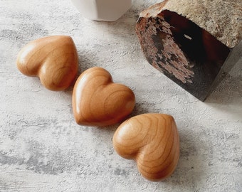 Herdenkingscadeau houten hart – rustieke 3D-decoratie, ter nagedachtenis aan geliefde, hospiceherdenking – 50 mm – klein, effen natuurlijk kersenhout