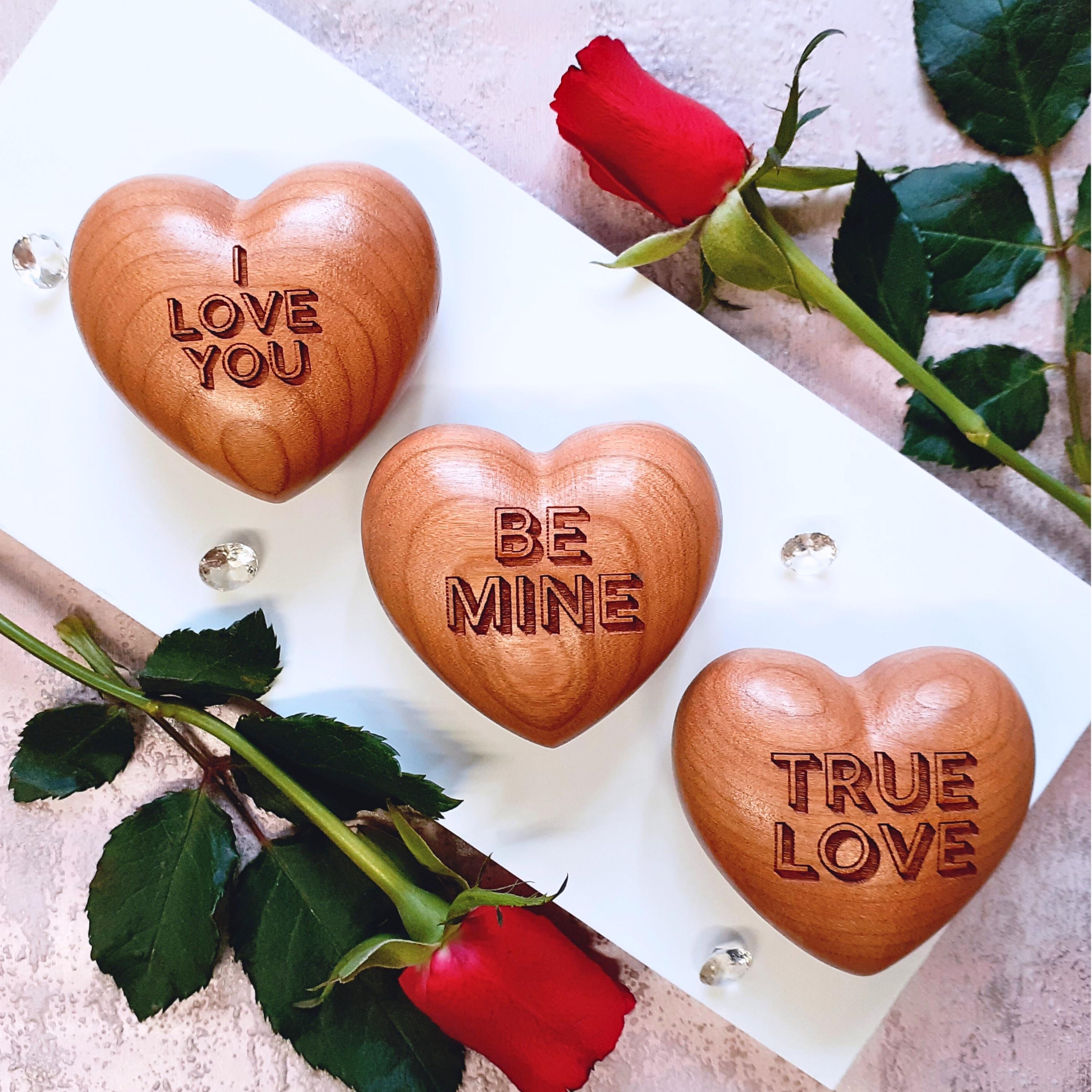 Cuore in legno personalizzato, San Valentino, Anniversario, Matrimonio, Supporto, Coppie, Regalo d'amore, Regalo per lei e per lui, Coppia innamorata, Cartello in legno - Italia