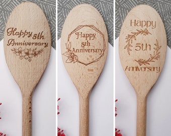 5th Wedding Anniversary, Celebrating 5 Years of Marriage, Wooden Spoon Design, Gift / Present For Him / Her, Happy Couple - Wood Present