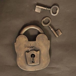 Antique Batavia Padlock and Key, Rustic padlock, Antique pad lock, Brass Padlock Set, Vintage Padlock, old Key lock set, Classic Padlock