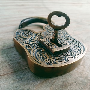 Victorian padlock, Antique pad lock, Brass Padlock Set, Vintage Padlock, old Key lock set, Classic Padlock, Unique lock with key