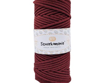 May include: A spool of deep red cotton cord, labelled "Sznurkomania Pasja tworzenia".