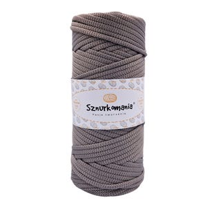 May include: A roll of gray cotton rope yarn with the brand name "Sznurkomania" and the text "Pasja tworzenia" on the label.