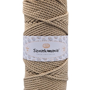 Può includere: Un rotolo di corda di cotone beige con l'etichetta "Sznurkomania Pasja tworzenia" con le parole "Makrama Cord" e "Crochet Cord" sull'etichetta.
