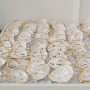 Oyster Shell Place Cards, Wedding Place Cards, Oyster Place Cards, Oyster Wedding Favor,  Wedding Placecards, Wedding Decor, Pearl Wedding