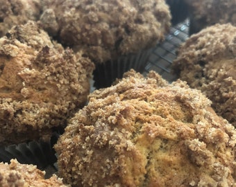 6 Apple & Cinnamon Crumble Muffins Fresh-Baked and Homemade