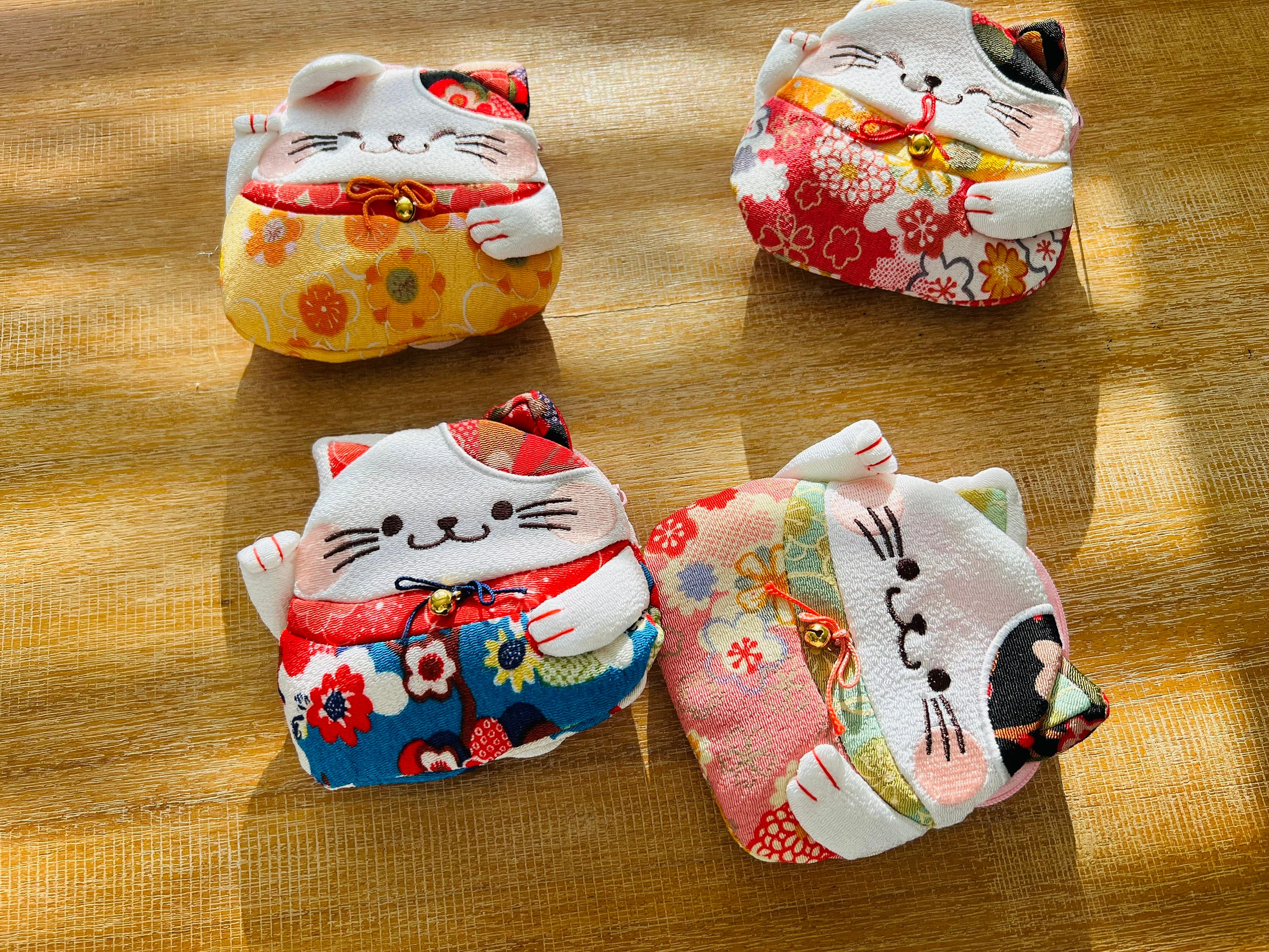 Japanese Maneki Neko Beckoning Cat Kimekomi(P) | Futon Tokyo