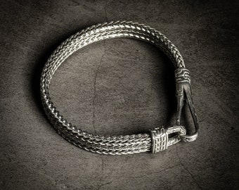 Pulsera Franco de triple hilera de Clancy Garrett con candado plateado