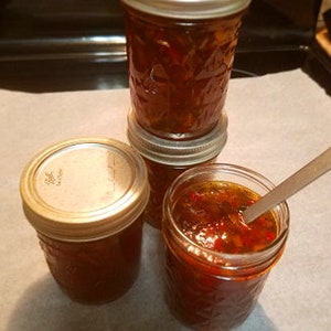 Sugar free red pepper jelly, low carb, spicy and sweet, 1g net carbs per serving