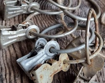Set of 12 Vintage rusty Metal rings Pole Curtain Rings with Clips drapery clips rings Curtain holder drapery ring Hanging Hooks Curtain Rods