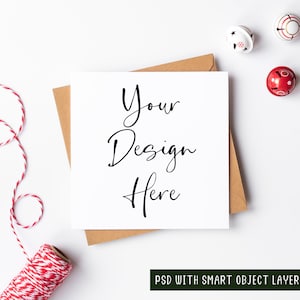 Maqueta de tarjeta de Navidad cuadrada, maqueta digital de objeto inteligente PSD, maqueta de retrato de temporada festiva con campanas y cordel, descarga JPEG