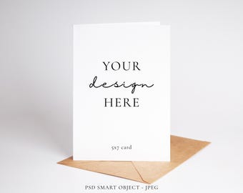 Minimal 5x7 Standing Portrait Grußkarten Mockup, PSD Mock Up mit Smart Objekt Layer & JPEG Digital Mock-up Download