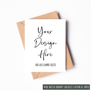 Mockup di biglietto d'auguri A2 minimale per gli Stati Uniti con busta Kraft, mock-up minimalista, livello di oggetti intelligenti PSD e download di mock-up digitale JPEG