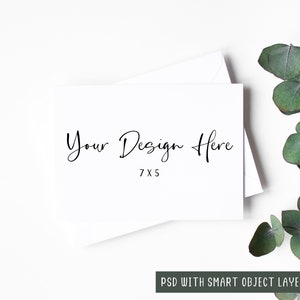 7x5 Weiße Grußkarte Mockup mit weißem Umschlag, Geburtstagseinladung Digital Mock-up, PSD mit Smart Object Layer & JPEG Mock Up Download