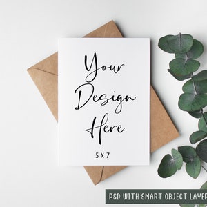5x7 Bianco Biglietto di auguri Mockup Kraft Busta, Ritratto Invito di compleanno Mock Up, PSD Smart Object Layer Digital Mock-up, JPEG Download