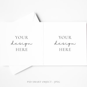 Minimales quadratisches offenes Karten-Mockup mit weißem Umschlag, Display-Nachricht auf der Innenseite, PSD Smartobjekt-Schicht und JPEG Digital Mock-up-Download