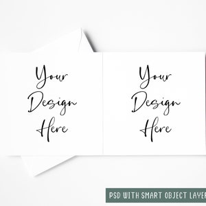 Minimale vierkante open kaart mockup met witte envelop, display bericht binnenkaart, PSD Smart Object Layer en JPEG digitale mock-up download