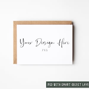 Minimal 7x5 Grußkarten Mockup mit Kraftumschlag quer, PSD Smart Object Layer und JPEG Digital Mock-up Download