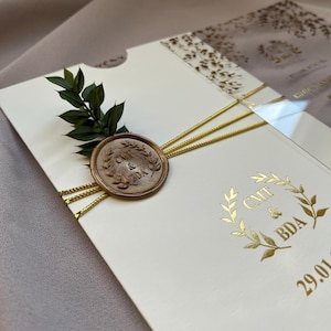 Elegant Quinceanera Invitations, Clear Wedding Invitation, Wedding Invite Suite, Wedding RSVP QR Code, Gold Foil Acrylic Wedding Invitation
