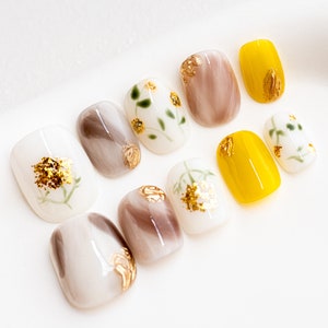 Handmade Press On Nail Short Round White Yellow Golden Acrylic Fake Tip 3D Design Art Charms Cute with Storage Box 10 Pcs