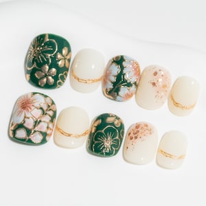 Sun&Beam Nails Handmade Short Round Green Gold White False Nail Tips with Cute 3D Flower Popular Charm Design Press On Nails 10 Pcs