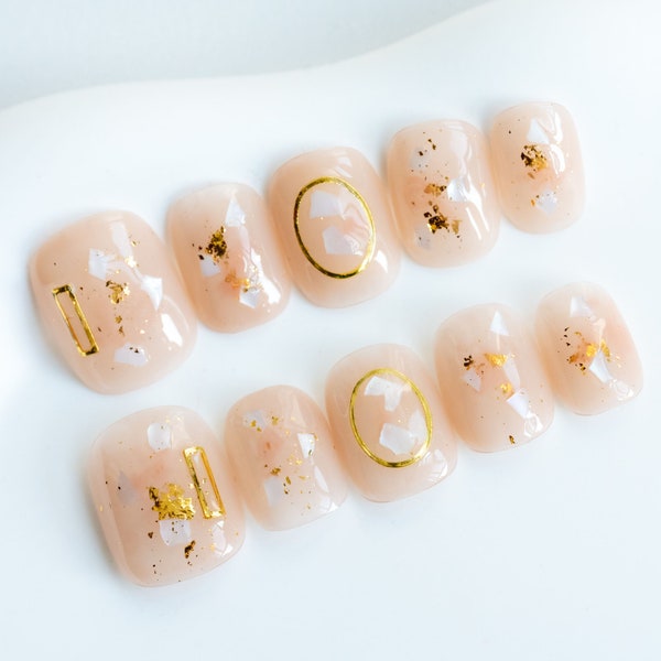 Sun&Beam Nails Handmade Press On Nail Short Round Beige Nude Gold Shine Shell Design Art Charms Cute Fake Tip