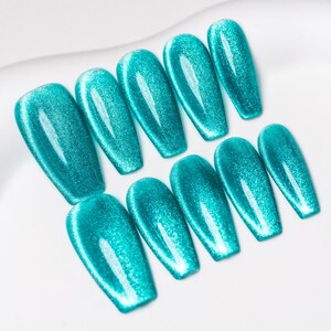 Sun&Beam Nails Handmade Press-On Solid Color Medium Coffin with Nile Blue Cat Eye  Design Magnet Charm Cute False Nail Tips 10 Pcs