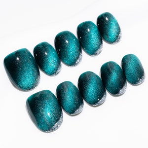 Sun&Beam Nails Handmade Short Round Green False Nail Tips with Cute Magnetic Popular Charm Design Press On Nails 10 Pcs