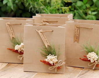 25 Rustic Wedding Favor Bags with Dried Flowers, Kraft Paper Welcome Bags with Custom Tags, Bridal Shower Favor Bags