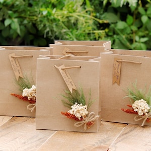 Rustic Floral Favor Bags with Dried Flowers – Kraft Paper Gift Bags with Custom Tags for Wedding, Baby Shower, Bridal Party, Fall Events