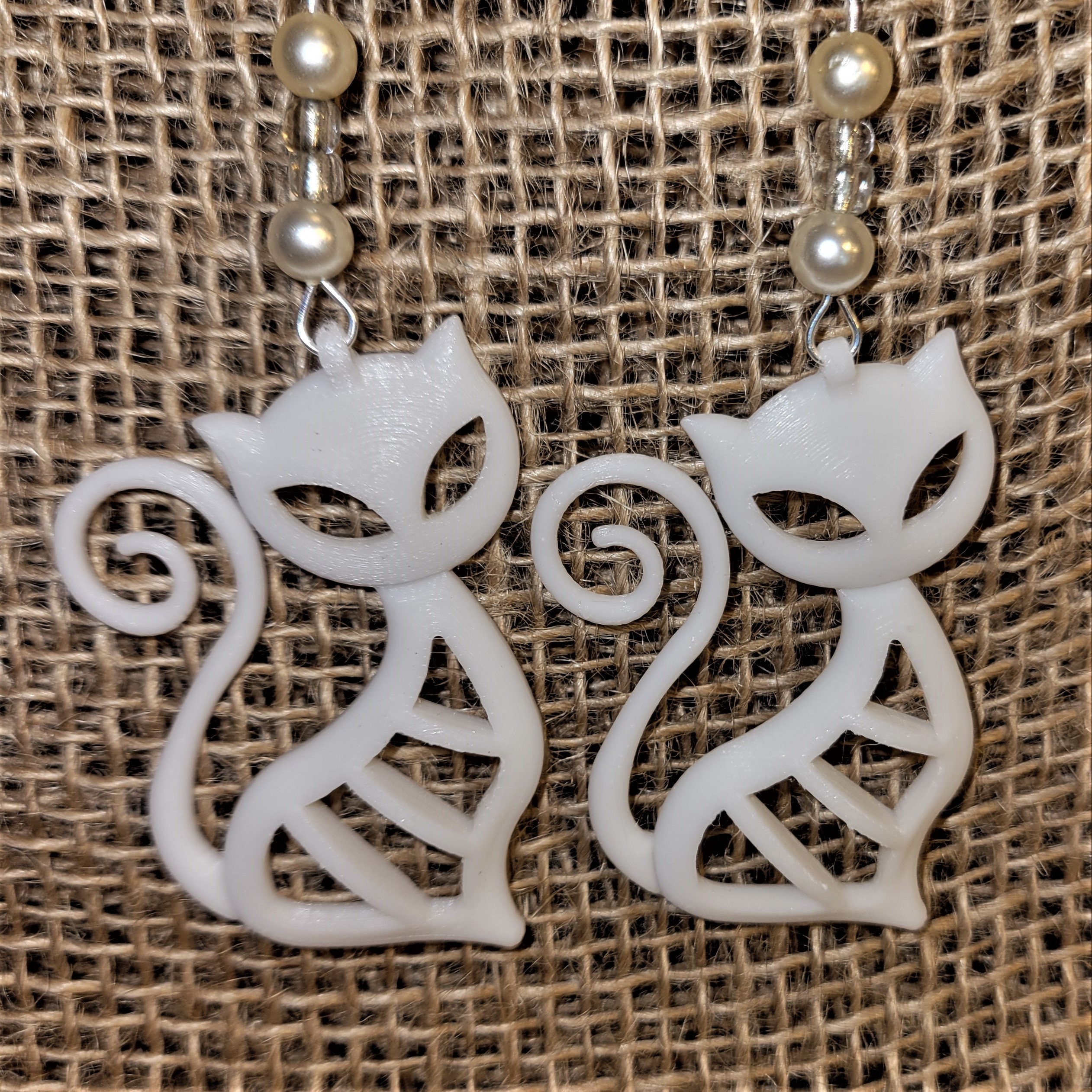 Boucles D'oreilles Chat Siamois Blanc – Métal Fait Main – Style Fantaisie Rose – Bijoux Des Lys