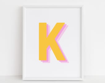 Arte retro con la letra K amarilla en 3D, alfabeto K, monograma amarillo inicial K, impresiones de arte mural con letras, letra grande para decoración de pared, descarga digital