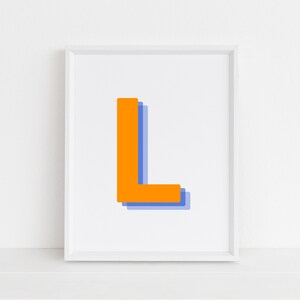 Impressão retrô de letra L em 3D, impressão de letra de monograma, letra laranja e marinho, impressão de alfabeto inicial, arte de letras de bebê, download digital, arte de parede