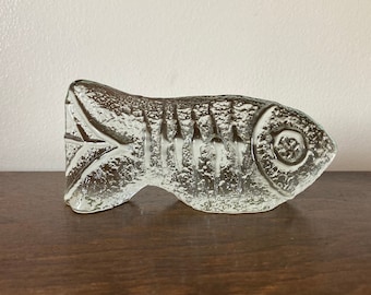 Mid Century Modern Glass Fish Paperweight Figurine possibly Blenko