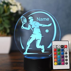 Gepersonaliseerde tennislamp met naam en nummer – LED-nachtlampje als cadeau voor tennissers, tenniscoaches en tennisfans – Tennisdecoratie