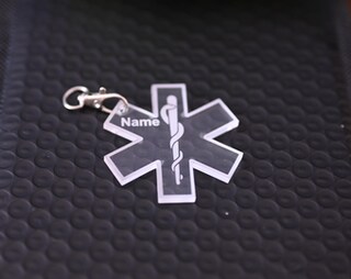 Portachiavi Personalizzato Con Croce Infermiera | Allergie E Contatti Di Emergenza