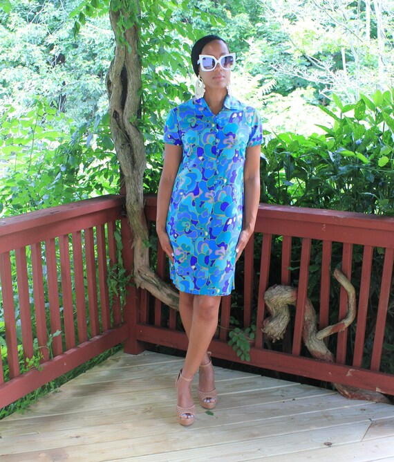 70s Mod Swirl Print Shift Dress With Half Button Shirt and Collar