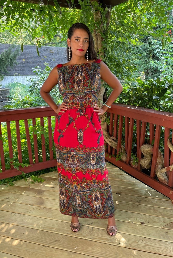 Empire Waist Boat Neck Sleeveless Low Back Maxi Sheath Dress Paisley Damask Print 50s 60s 70s Christmas Holiday Party Dress