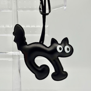 Luxury Vegan Leather Cat Keyring – Cute Handbag Pendant Car Keychain Ornament – Available in Black and Orange - Cat Lovers Gift