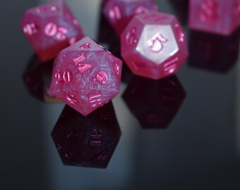 Opalescent Pink & Blue Colour Shift Dice