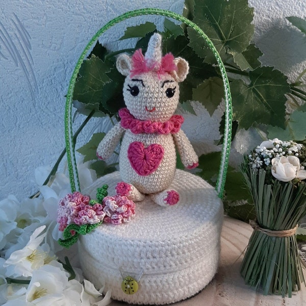 Licorne rose et sa boîte décorée