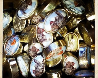 Snapshot of Pisa, Italy souvenir tin boxes.