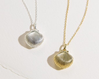 Mother of Pearl locket • Shell Locket • Pearl Necklace • Mothers Day Gift • Gifts for Mom • Mother&#39;s Day • Gift from daughter
