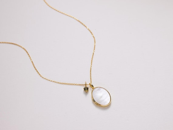 Mother of Pearl Oval locket • Oval Locket • Photo Locket • Engraved Locket • Personalized Gift • Gold Locket • Gift for her