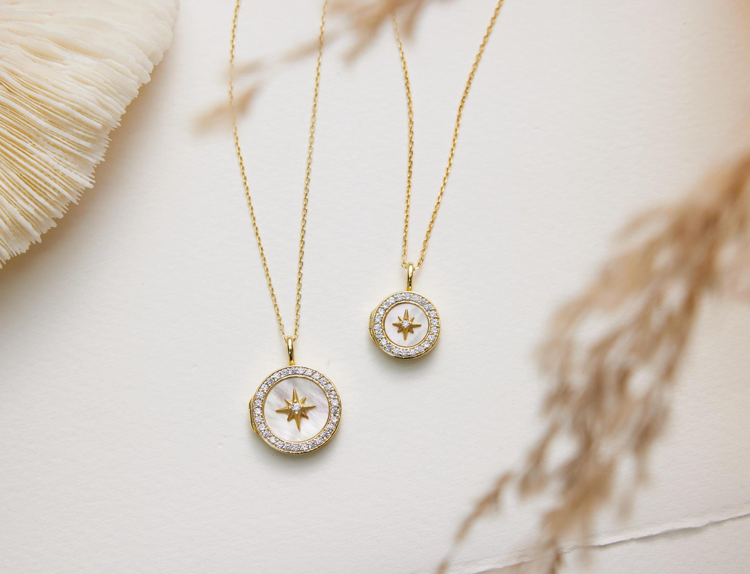 Mother of Pearl Northern Star locket • Wedding Gift • Photo Locket • Engraved Locket • Customized Locket • Gold Locket • Personalized locket