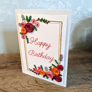 Handbroderimönster för grattis på födelsedagen-kort: Blommor DIY (PDF-nedladdning)