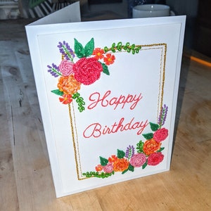 Motif de broderie main avancé Happy Birthday