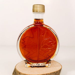 Pure Canadian Maple Syrup in Maple Leaf-Shaped Bottle - Artisanal, Sustainable, Exceptional Quality - Perfect Gift for Events