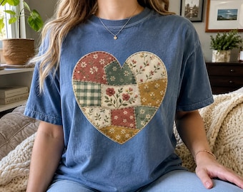 Camiseta Cottagecore Patchwork Heart / Camiseta con bordado falso / Regalo floral acolchado para mamá y abuela / Camiseta campestre estilo abuela