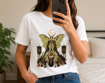 Camiseta Tótem de Polilla / Camiseta Polilla Lunar / Camiseta Insecto Celestial / Camiseta Naturaleza Estilo Academia Oscuro / Camiseta Gráfica de Polilla Bruja / Regalo para Amantes de los Insectos